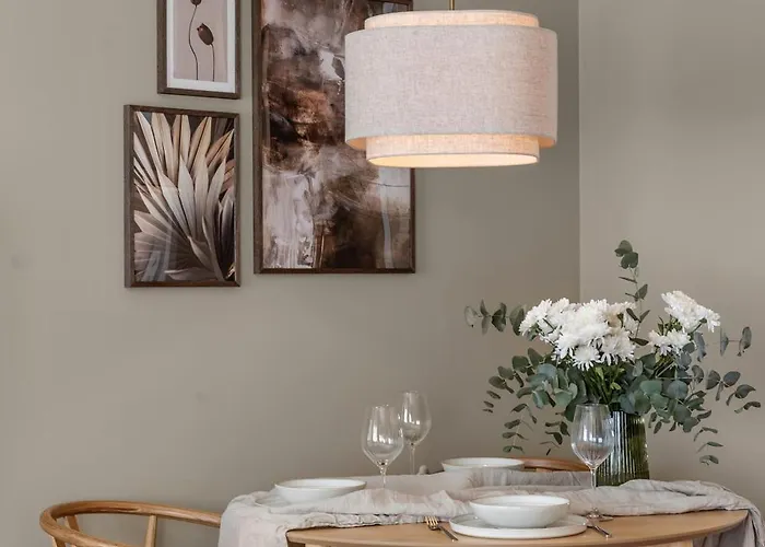 Supercentral City Apartment Eik